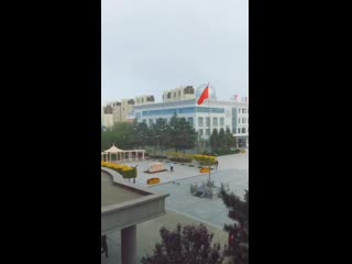 A school in china is playing wayvs dream launch ㅠㅠ