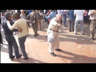 Let's twist again (video viejito bailando)