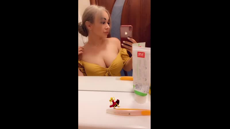 Сучка аннет костенко любуется своим бюстом твои блогерши watch  