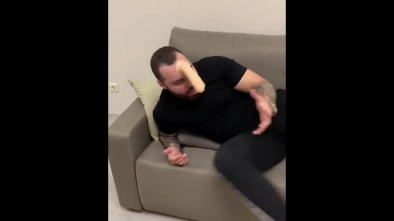 Приклеил хуй на доб