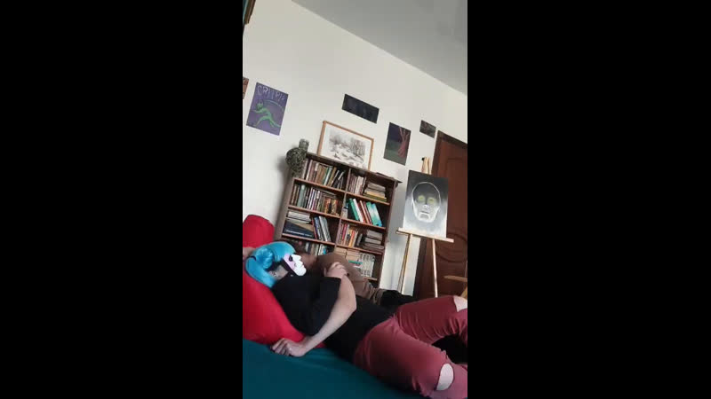 Салли и ларри сосутся (надолго)