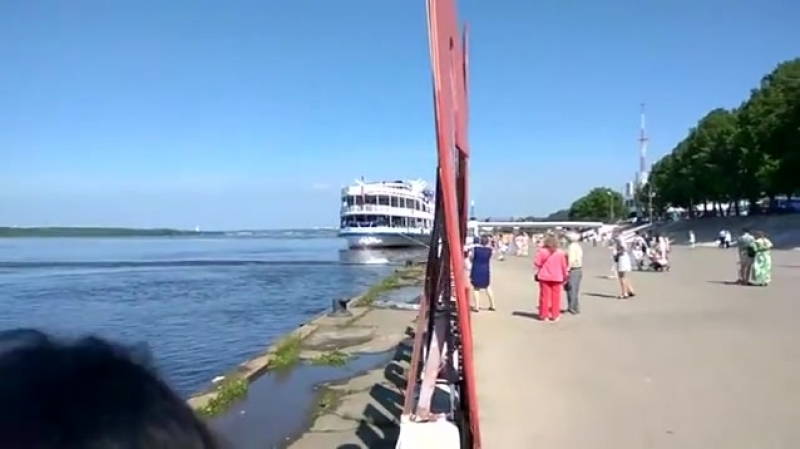 Катер таранит набережную в перми