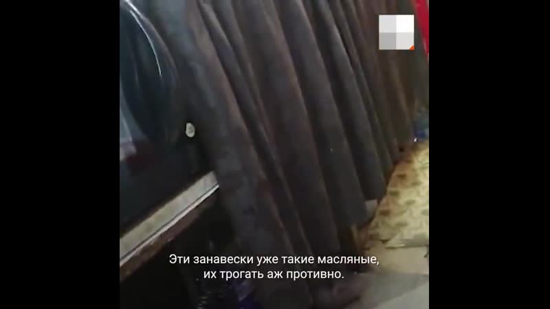 Продавщица из екатеринбурга показала, в каких условиях готовят самсу, чебуреки и другую продукцию