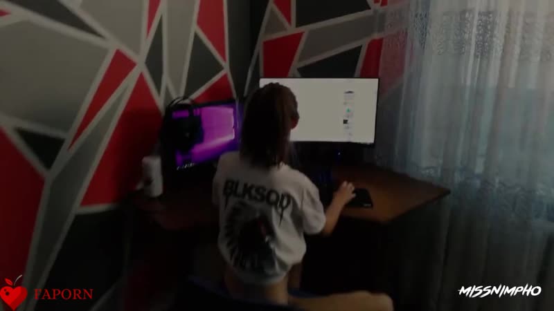 Svodnyy brat svoim dlinnym huem soblaznil sestrichku na otsos i trahnul rakom mp4