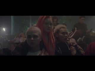 Пошлая молли типичная вечеринка с бассейном (lecharlatan cut)