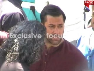 Exclusive video of salman khan in action for 'bajrangi bhaijaan' in kashmir