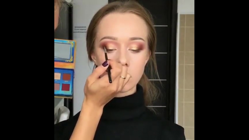 Макіяж косметикою paese