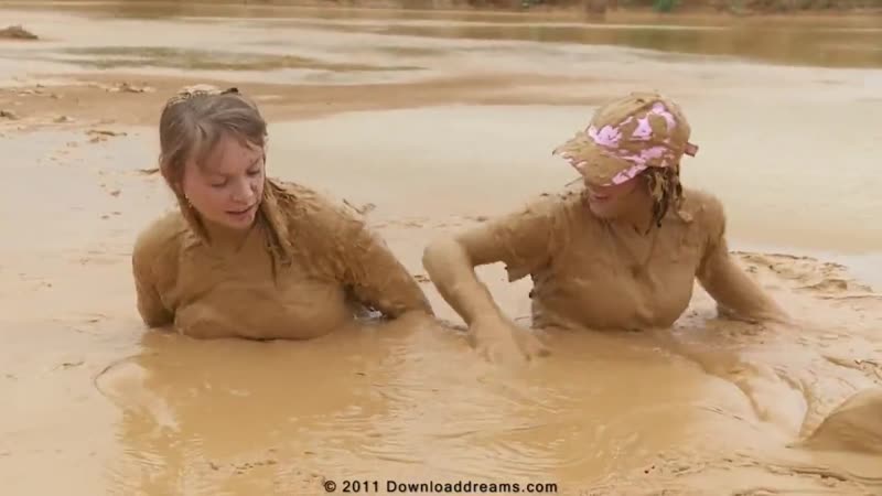 Актрисам нелегко, иногда приходится в грязи валяться