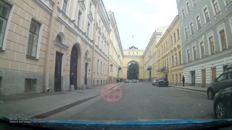 Интересно мужик после этого избавился от вредной привычки не смотреть по зеркалам?)