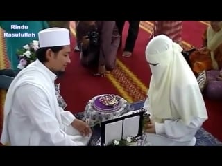 Baper mblo !!! malu malu salaman pertama kali dengan pria robbi faja'alna