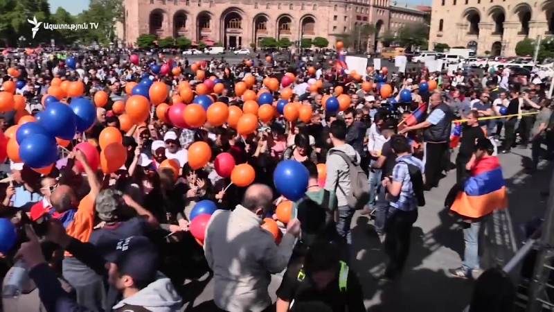 Քաղաքացիները հավաքվում են հանրապետության հրապարակում՝ լսելու փաշինյանի ելույթը