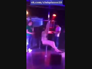 Порно видео разврат в ночном клубе