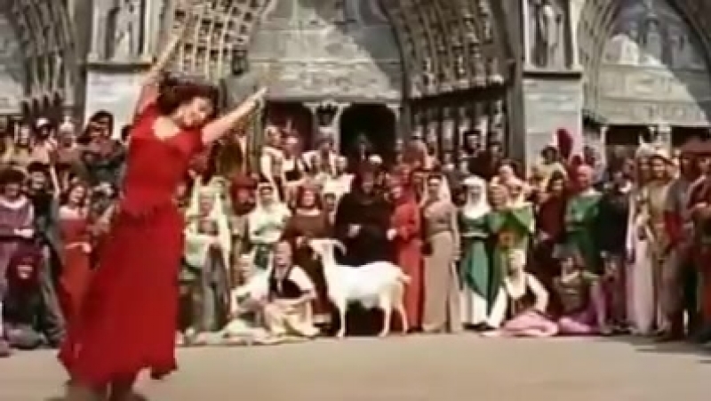 Танец эсмеральды в исполнении джины лоллобриджиды (эпизод из кинофильма «собор парижской богоматери»)
