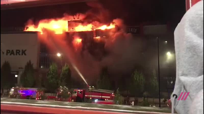 В грозном загорелся крупнейший в чечне торгово развлекательный центр