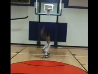 The shortest dunker in the world tone 5'4'' crazy hops