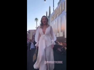 Margot robbie na premiere de once upon a time in hollywood mrinfo