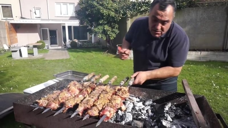 Очень сочный шашлык из свиной шейки и пита гирос от жоржа