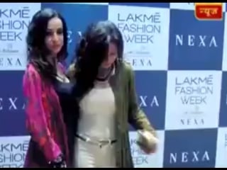 Lakme fashion week drashti dhami, sanaya irani pose together for shutterbugs