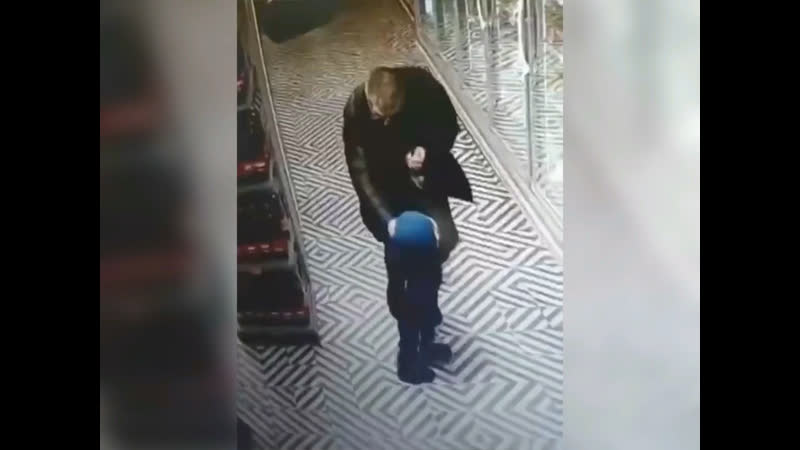 В курчатове 55 летний мухамед гулаев из ингушетии нокаутировал 18 летнего курчатовца в торговом центре