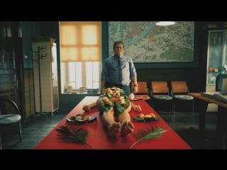 Мажор суши и голая женщина