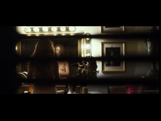 Маньяк подглядывает за балериной в раздевалке "маньяк"(2012)