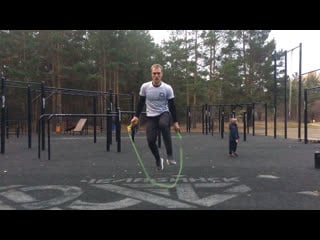 Броски со скакалкой одной рукой