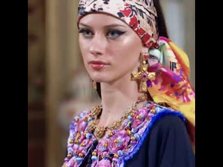 The alta moda model wears a cady kaftan and bikini embroidered with raffia and crystals (1)