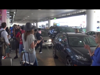 Alessandra ambrosio makes eating popcorn look sexy at lax