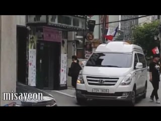 170828 twice (mina, sana, tzuyu, jihyo, nayeon) at jyp building