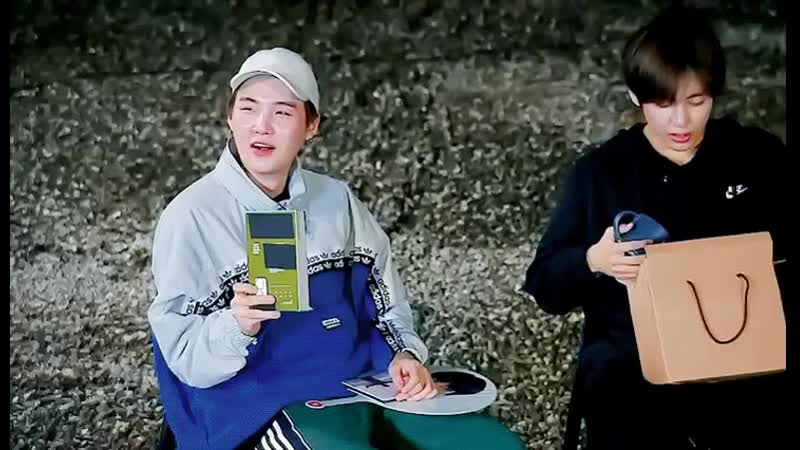 빵짚 в твиттере «httpst coqwkpiq5vpe 방탄소년단 bts @bts twt 다들 선물 야무지게 쥐고있는거 귀엽다 귀여워 httpst mp4