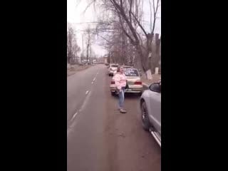 Ножами бегает