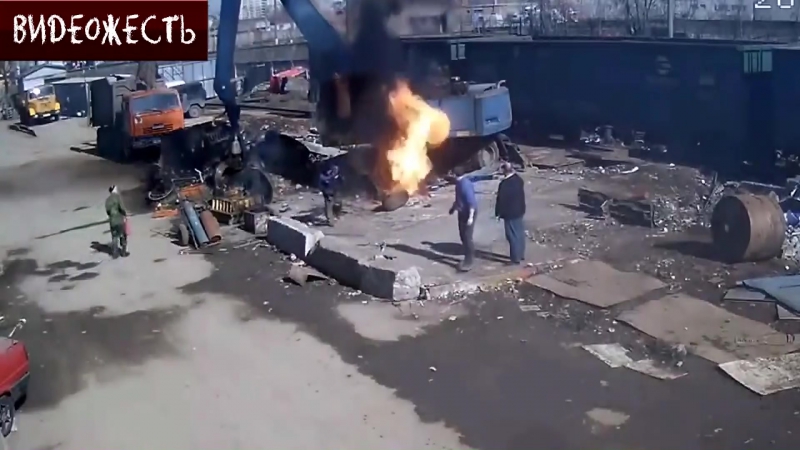 Разрезал газовый балон © видеожесть