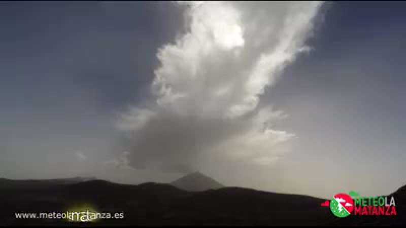 Живописные облака в национальном парке "тейде"