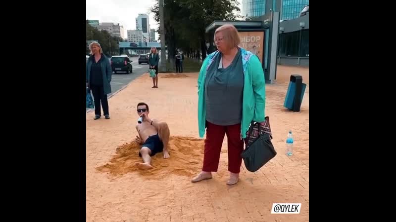 Челябинец загорает на останое