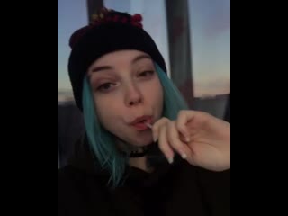 Мальвина сосет и слушает хуету