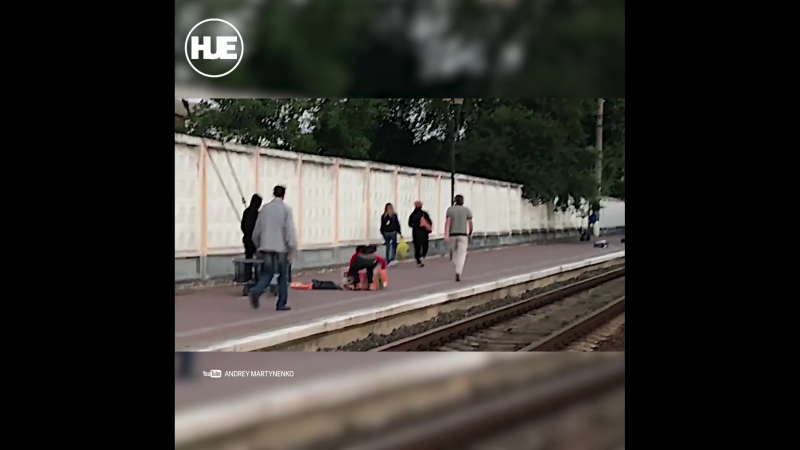 В черкасской области украинсы очевидцы сняли на видео забавное опоздание на поезд