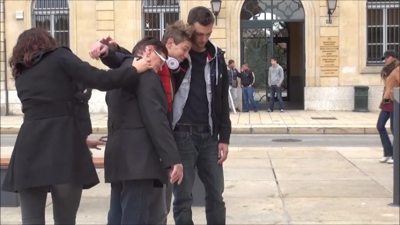 Уличный гипноз девушка гипнотизер marie pelisson