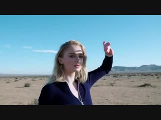 Sophieturner louis vuitton tambour horizon 2019