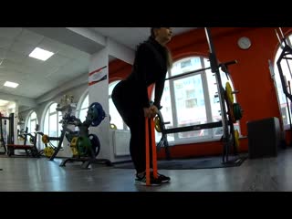 Тренироа с резиновыми петлями для прокачки попы