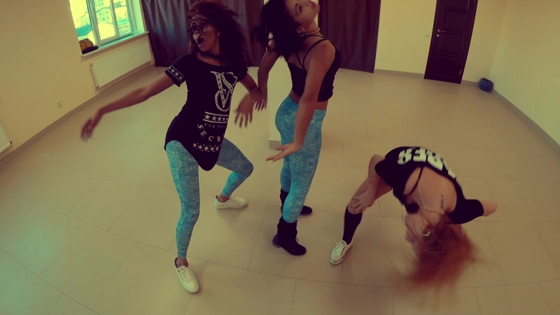 Latin mix show magui, yumi and beatriz