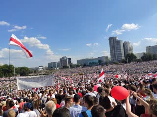 «лукашенко в автозак!» сотни тысяч беларусов вышли против усатого таракана