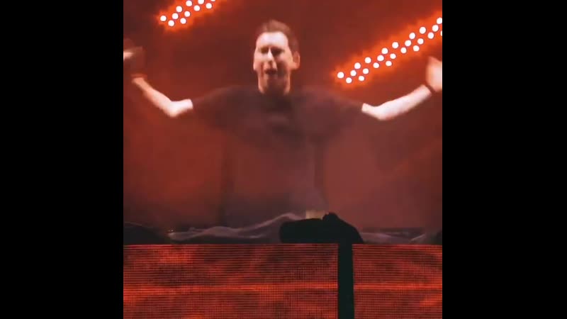 Hardwell playing maddix lose control in umf