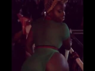 Symbaserothick part 2 when your outfit has a mind of its own #lookbackatit #trini #carnival #tbt #twerk #trinidad #tnt