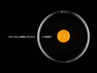 Mms dissolving in water 4k