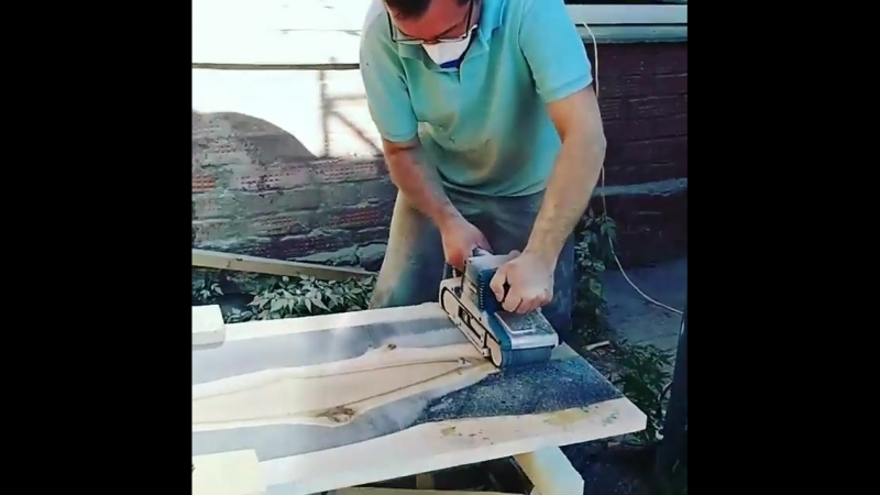 Полироа столешницы из слэба и эпоксидной смолы