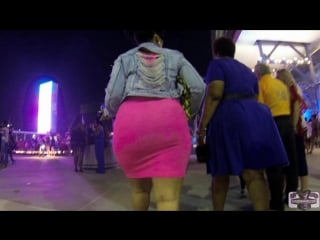 Massive mature thickness in a soft skirt candid booty | wshh