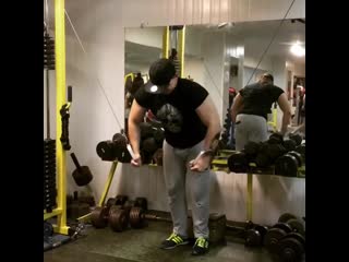 Сведение рук в кроссовере тренироа груди