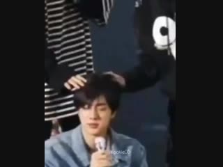 When jimin and jungkook are supposed to ruffle jin's hair but jimin just jikook ( 456 x 360 ) mp4