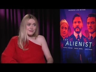 Dakota fanning watches (super cute) interviews of herself as a porn (and shooting the alienist)
