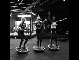 Hoskelsa when you work out on your bday you might as well make it a dance party with your girls! ❤️😇 @marthahunt @